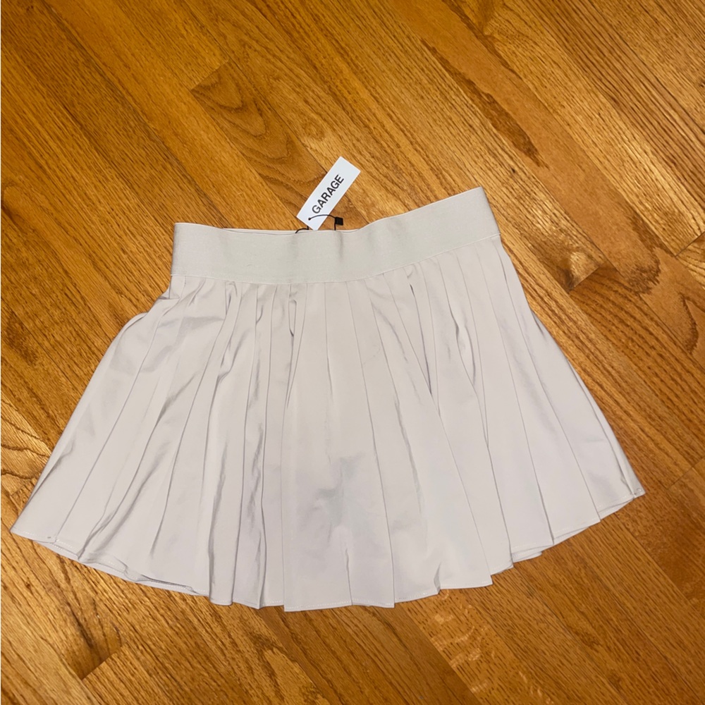 Women’s garage tennis skirt, size small